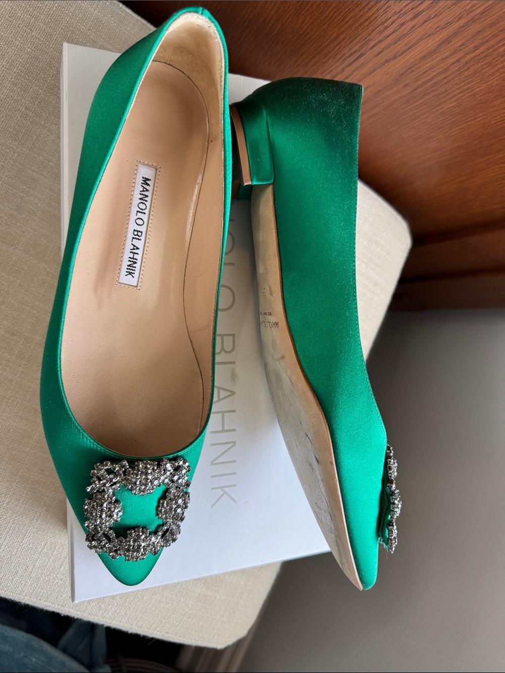 Manolo Blahnik Emerald Green Hangisi Satin Flats size 38.5. - Picture 7 of 8